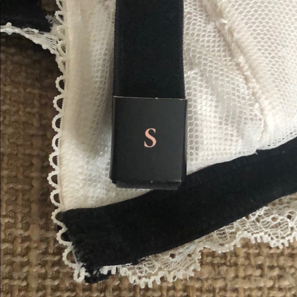 Victoria’s Secret lace and velvet bralette small - Picture 7 of 7